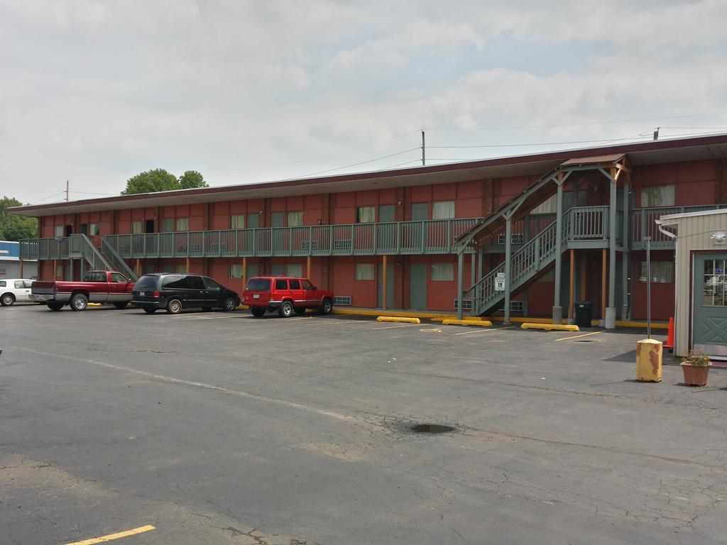 Trailway Motel - Fairview Heights Bagian luar foto